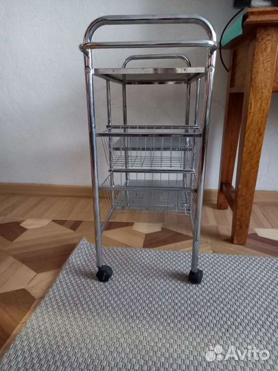 Подставка на колёсиках из металла для ванной