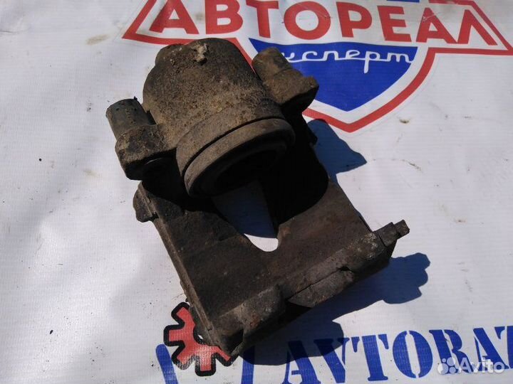 Суппорт передний правый Skoda Fabia cfna 2012