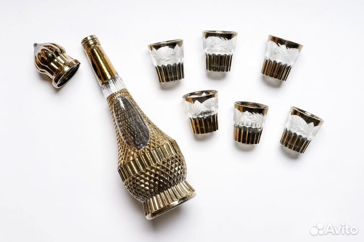 Набор посуды графин и рюмки из стекла и хрусталя