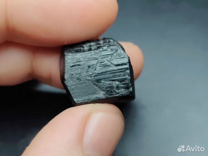 Кристалл турмалин шерл природный двухголовик