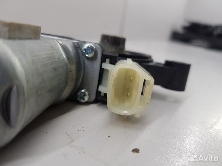 Моторчик стеклоподъемника задний правый (Kia Soul)