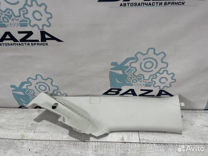 Обшивка задней левой стойки Ford Focus 3