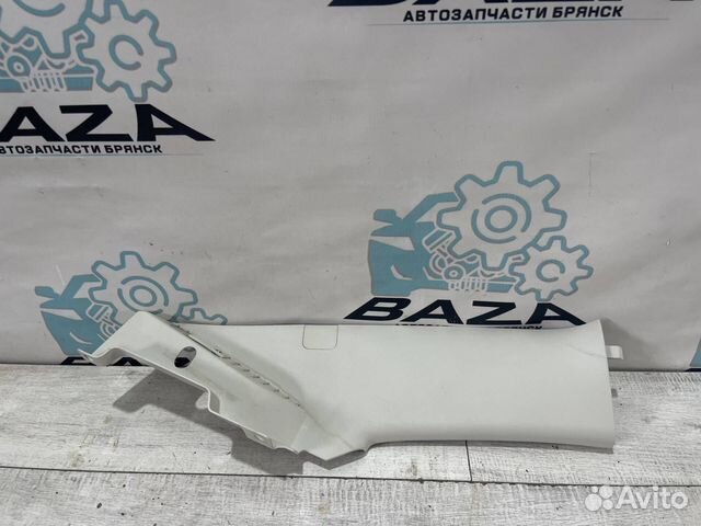 Обшивка задней левой стойки Ford Focus 3