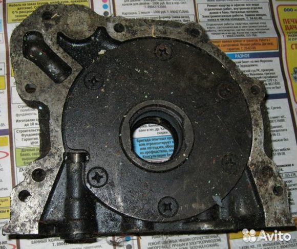 Крышка блока цилиндров двигателя