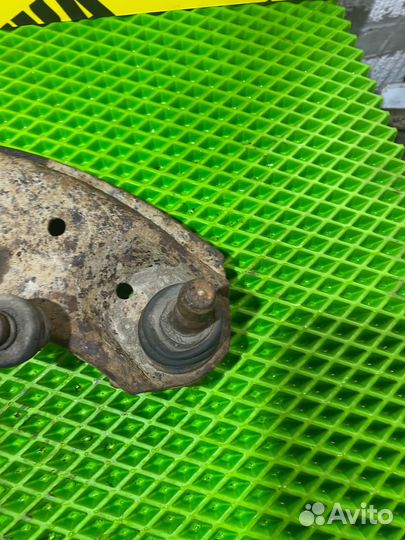 Рычаг передний правый mazda 626