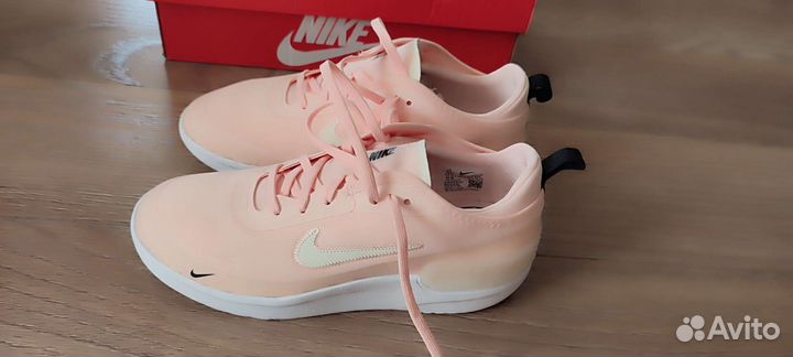 Оригинальные женские кроссовки Nike Amixa