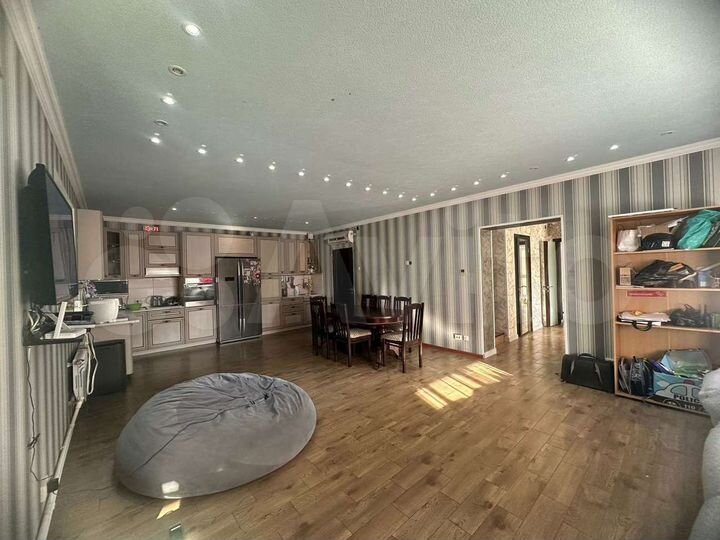 Дом 406,7 м² на участке 8,9 сот.