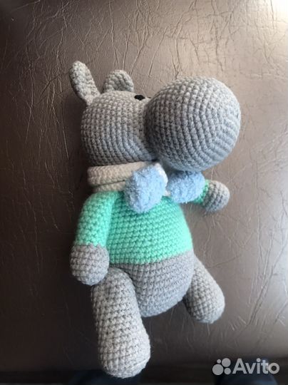 Вязаная игрушка бегемот