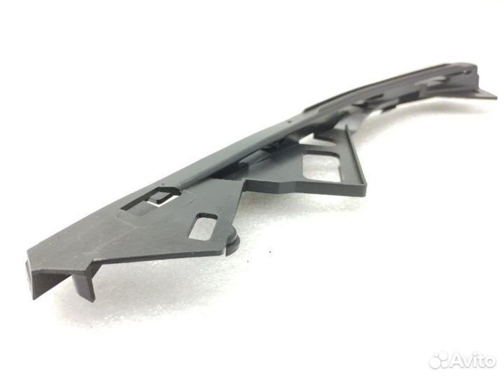 Кронштейн бампера передний правый Volvo V50 MW20