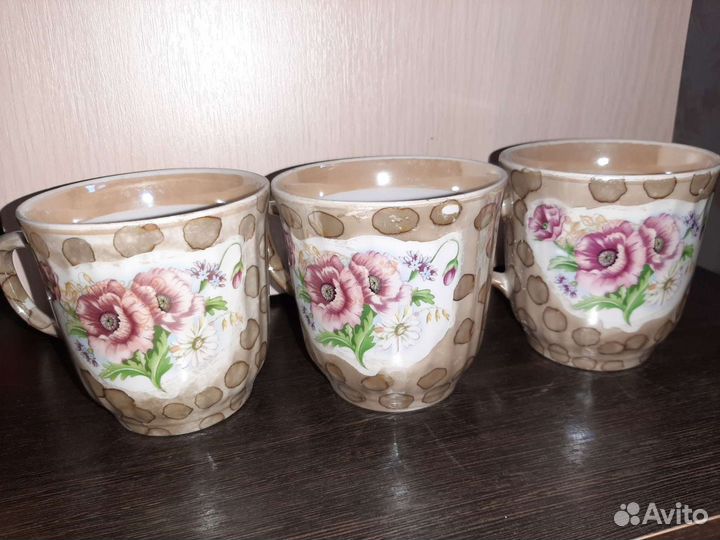 Чайные чашки с блюдцами и Кружки