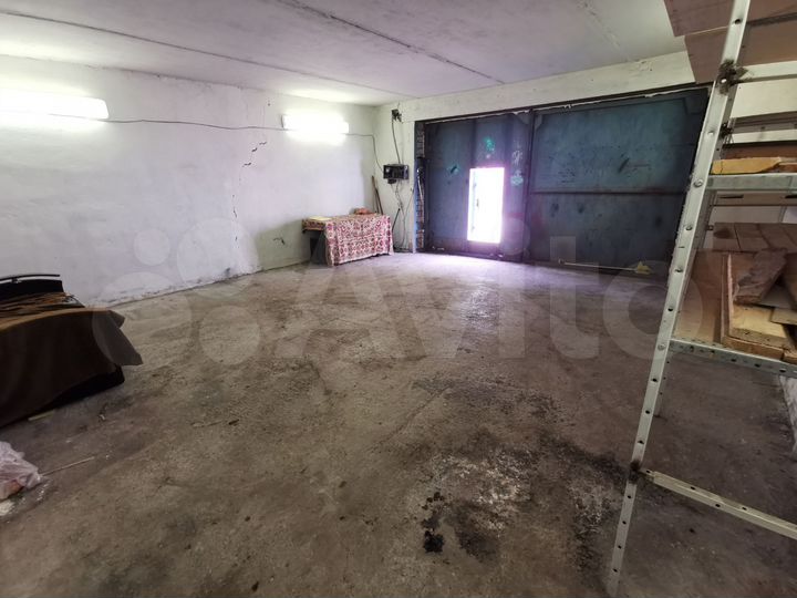 Гараж, > 30 м²