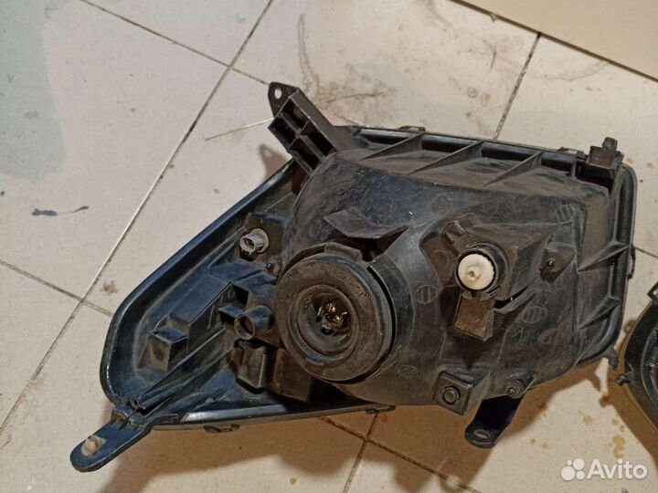 Фара правая и левая toyota rav 4