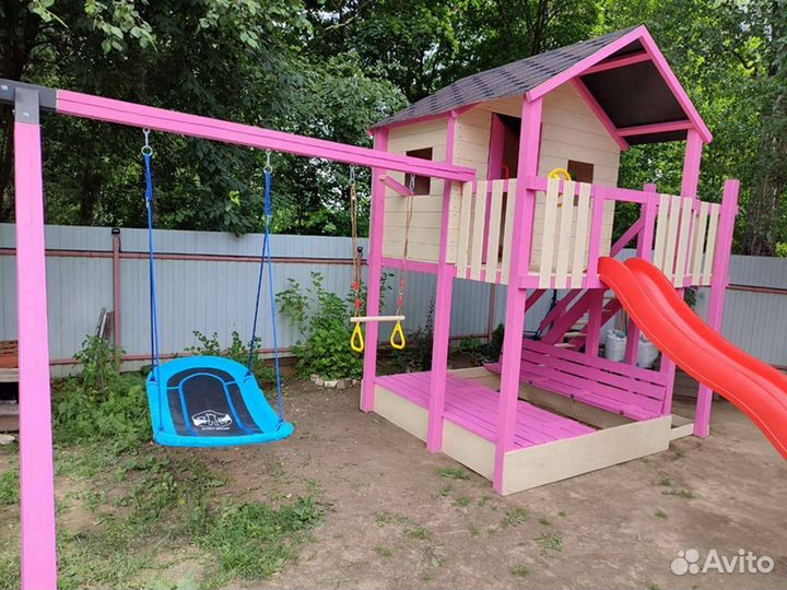 Детские деревянный домик на сваях