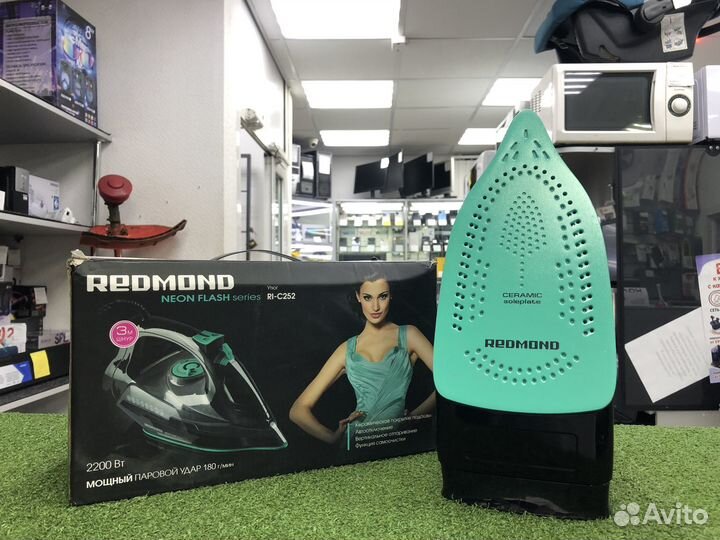 Утюг Redmond RI-C252