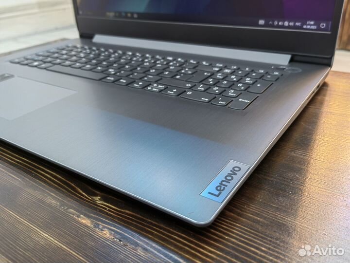 Ноутбук Lenovo 17.3 Большой экран Intel UHD