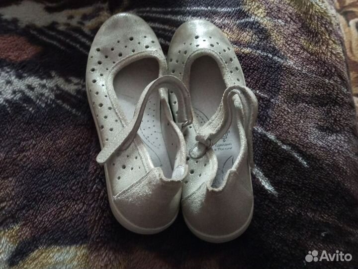 Туфли для девочки 35размер молочные