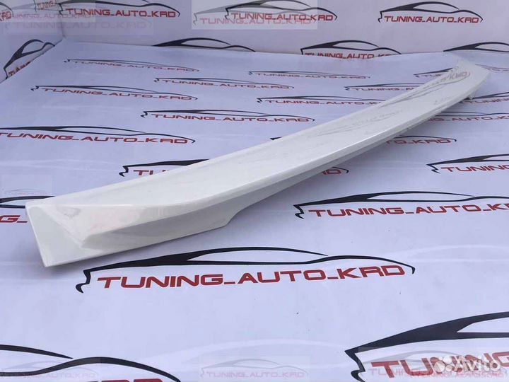 Спойлер под стекло Toyota Land Cruiser 200