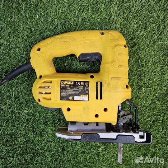 Электролобзик dewalt DWE 249