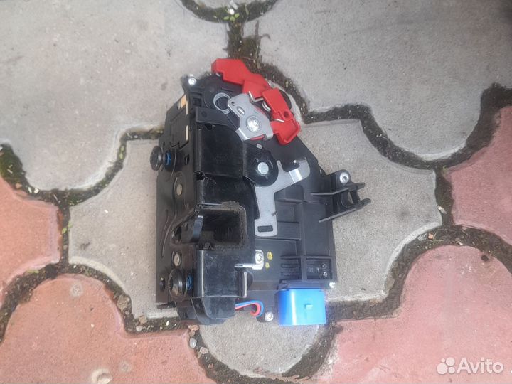 Замок двери передний левый Volkswagen Tоuran I