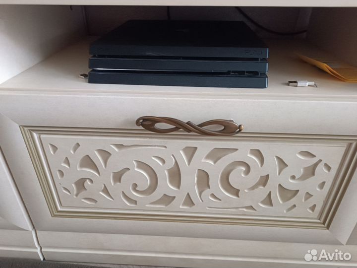 Игровая приставка ps4 pro 1tb