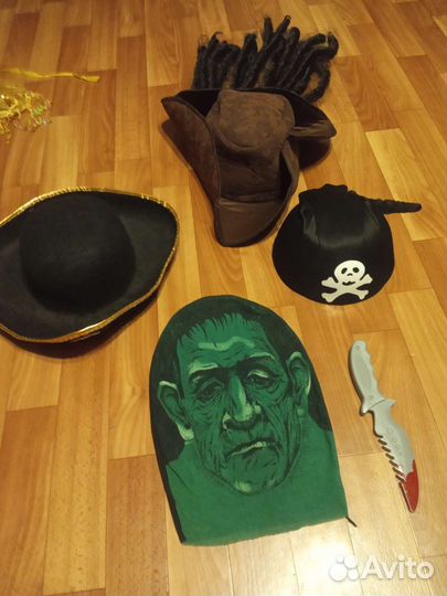 Карнавальные маски и пиратские шляпы и др
