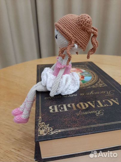 Кукла балерина, связанная крючком