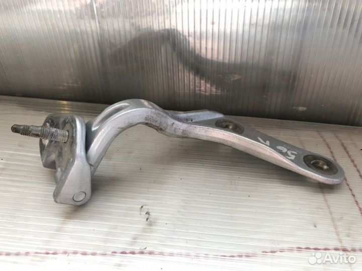 Петля двери багажника правая Mercedes-Benz