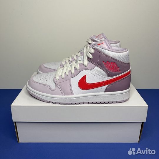 Nike Air Jordan 1 Mid Valentines Day (6.5usW)