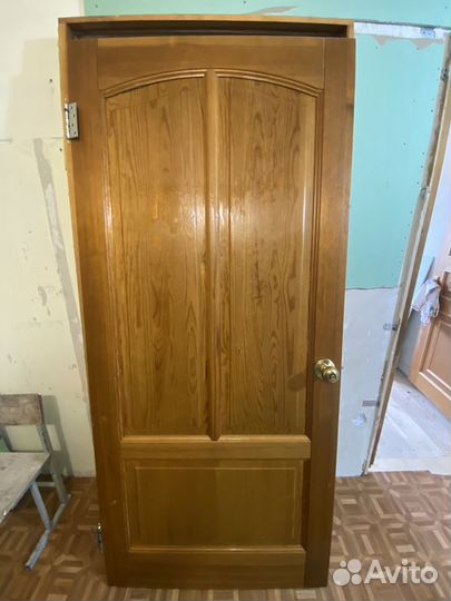 Дверь входная деревянная