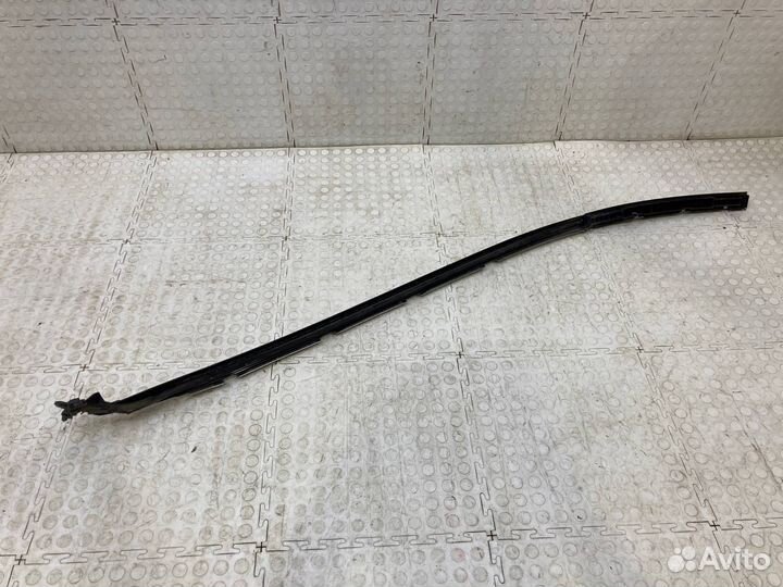 Молдинг лобового стекла правый Toyota Land Cruiser