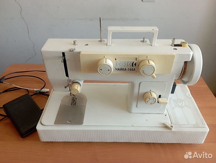 Швейная машинка Чайка-144А электрическая с педалью