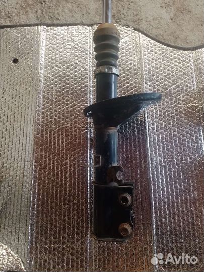 Стойка(амортизатор)передняя правая Kia spectra