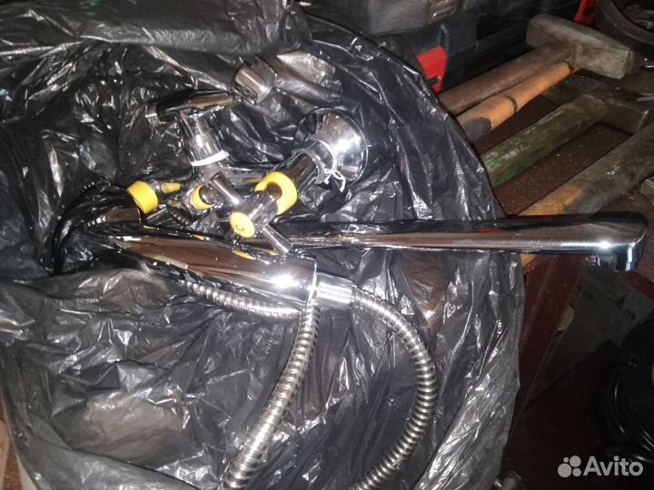 Продается смеситель для ванны