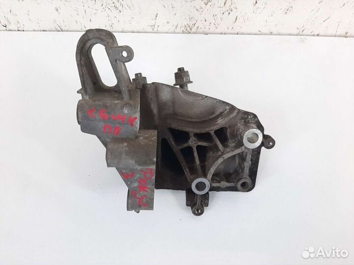 Кронштейн двигателя правый iqdb Ford Focus 3