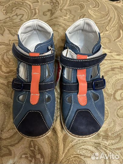Сандалии на мальчика 29 размер новые