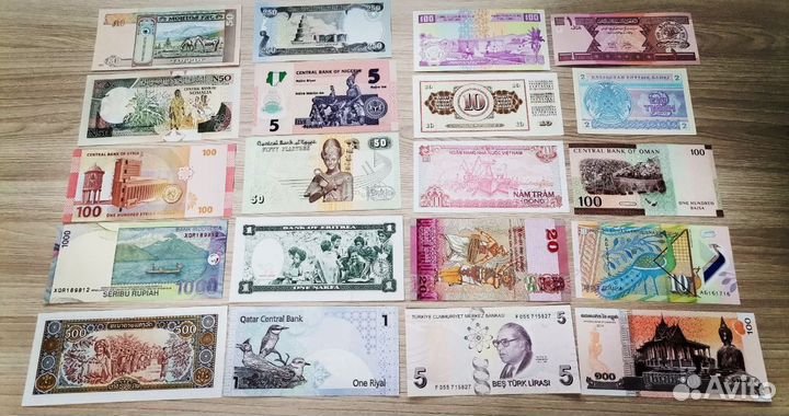 Распродаю Набор из 50 банкнот с разных стран мира