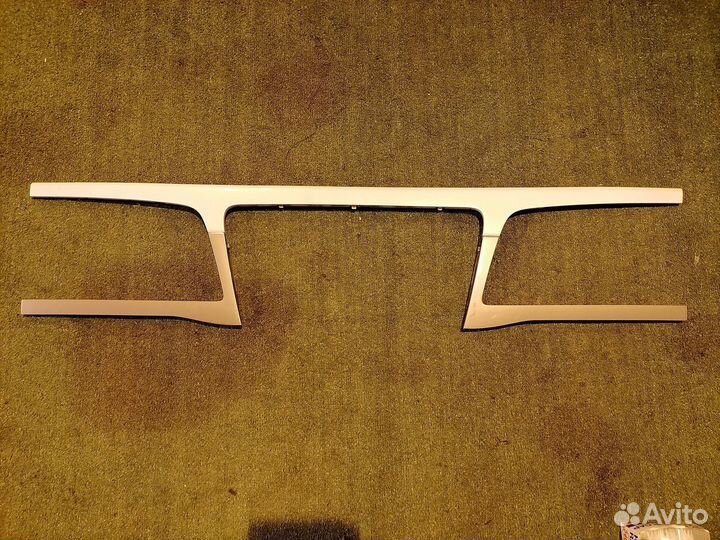 Накладка задней двери Toyota Grand Hiace KCH10wkch