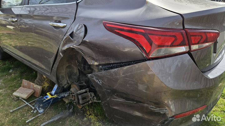 Hyundai Solaris 1.6 AT, 2018, битый, 115 000 км