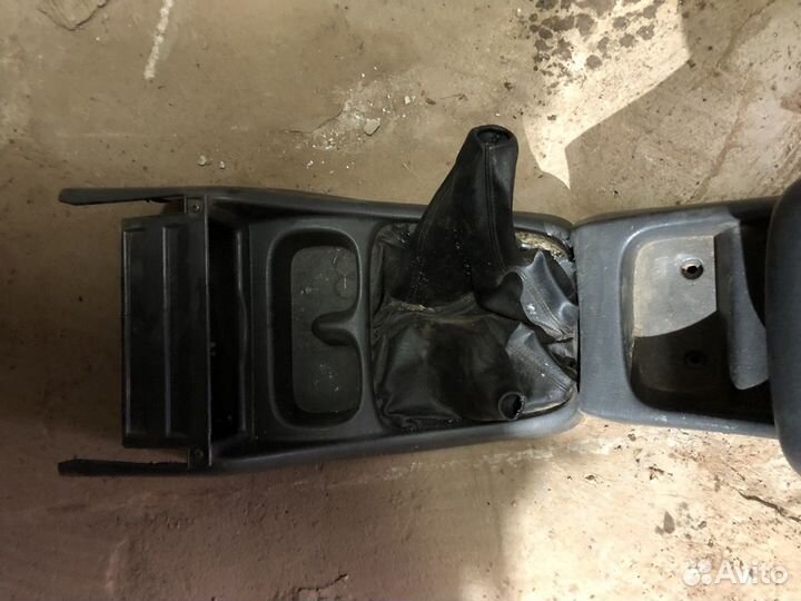 Консоль центральная подлокотник Форд Рейнджер Мазд