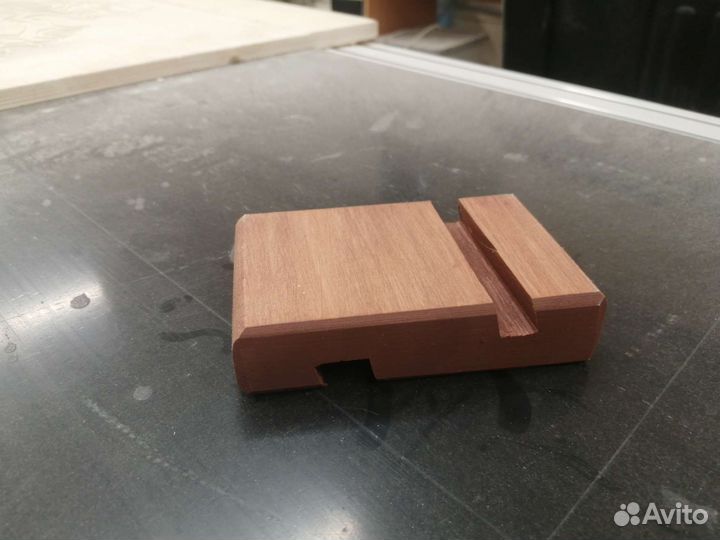 Подставка под телефон, деревянная