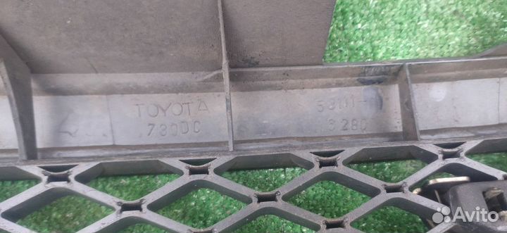 Решетка радиатора Toyota Corsa