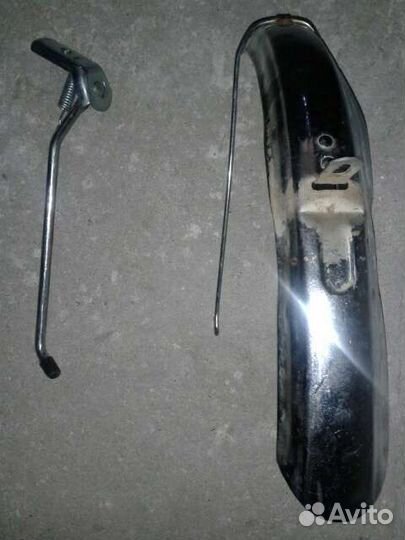 Крыло и подножка велосипеда