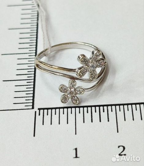 Кольцо с синтетическим камнем Золото