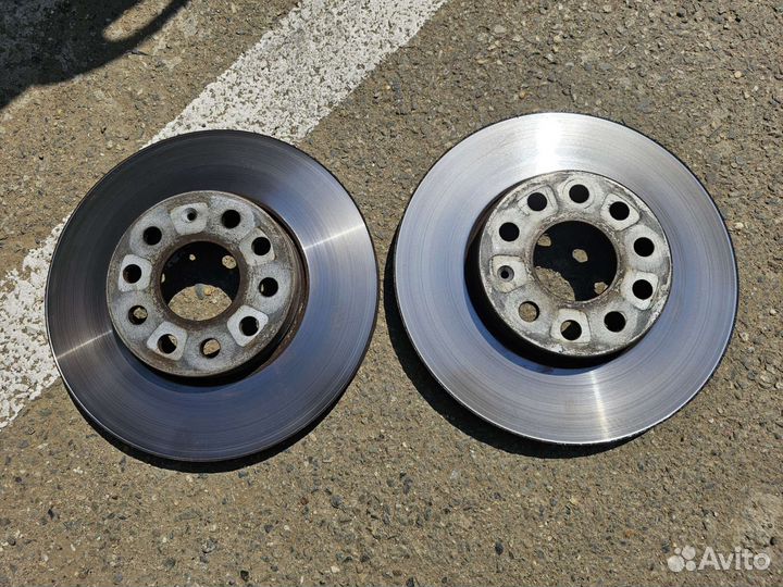 Передние тормозные диски и колодки Vag