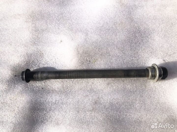 Honda cbr919rr Fireblade ось заднего колеса