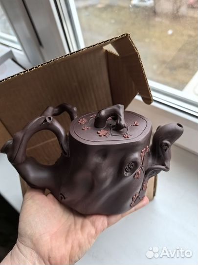 Японский чайник из красной глины. Дерево сакуры