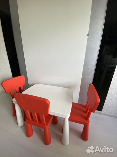Детский стол и стульчики