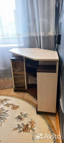 Тумба под телевизор белая со стеклами