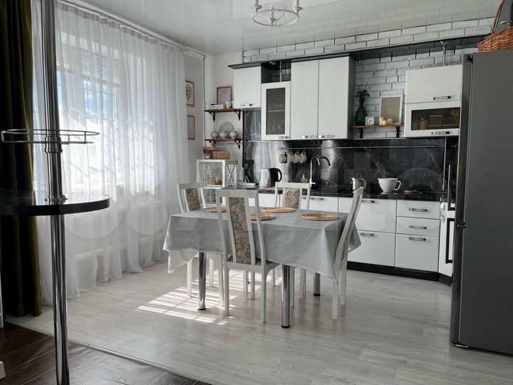 Дом 225,2 м² на участке 11,2 сот.