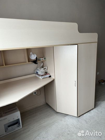 Детская кровать чердак со столом и шкафом бу